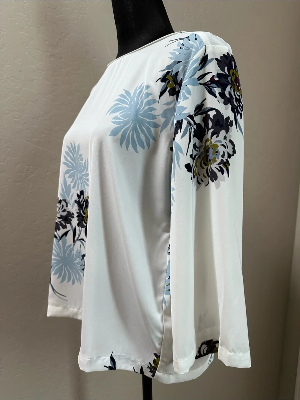 Ann Taylor Factory White Boatneck Top with Light Blue & Navy Floral Print - Picture 7 of 7